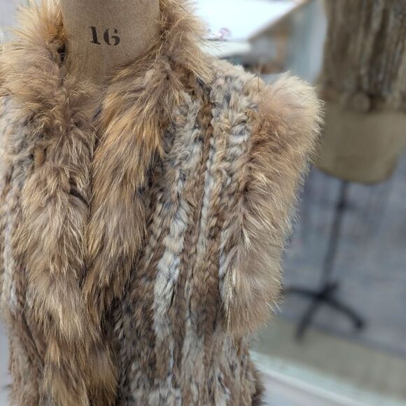 Knitted Fur Vest - Picture 1 of 8